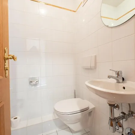 Bernadein Apartament *